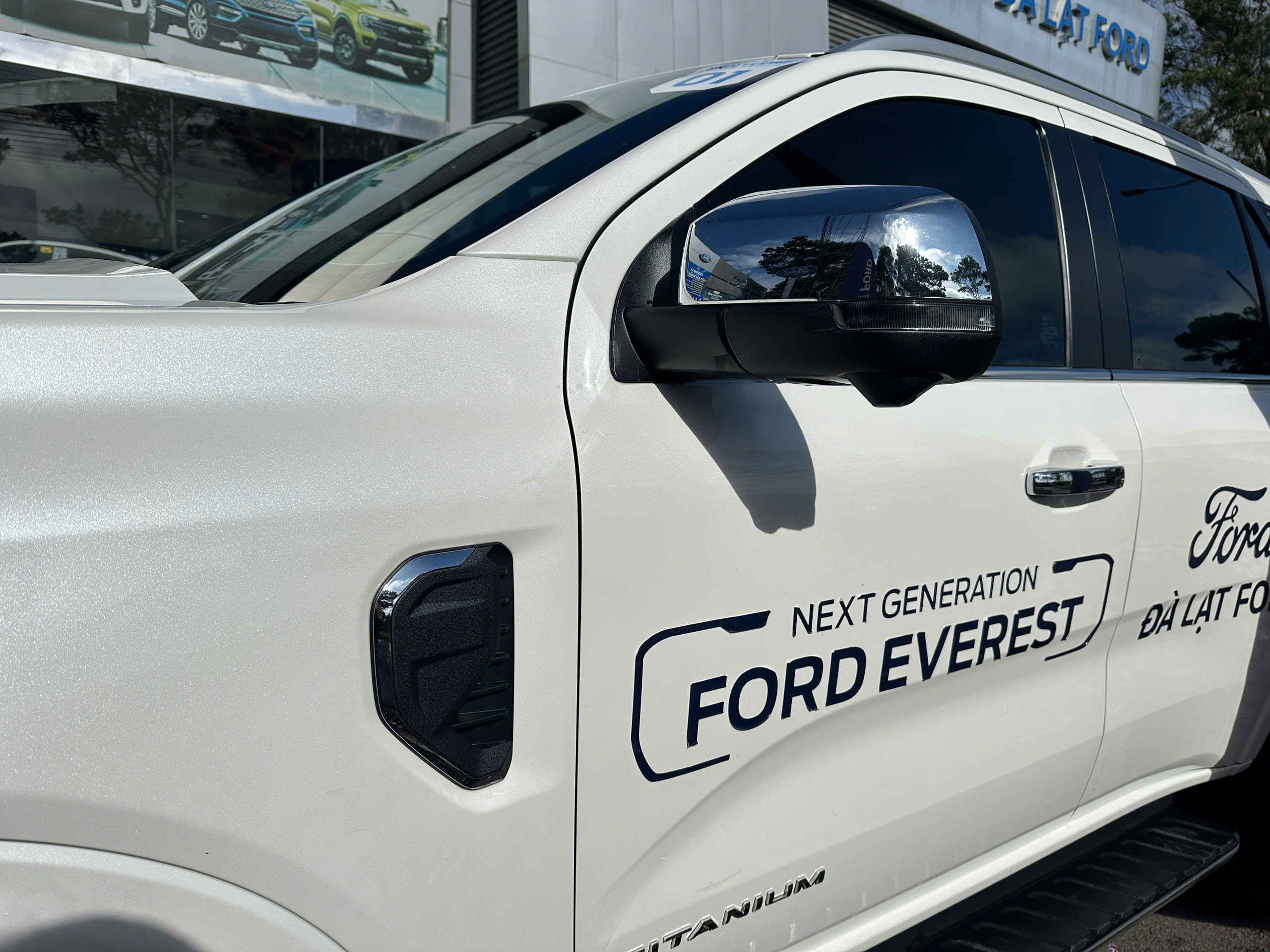 z7837062822957 0831063a75a933dcb71dffd0f782c7e8 Ford Everest Titanium 4x4 2024 ODO 83.000km – Xe Demo Công Ty, Giá Thương Lượng Tốt