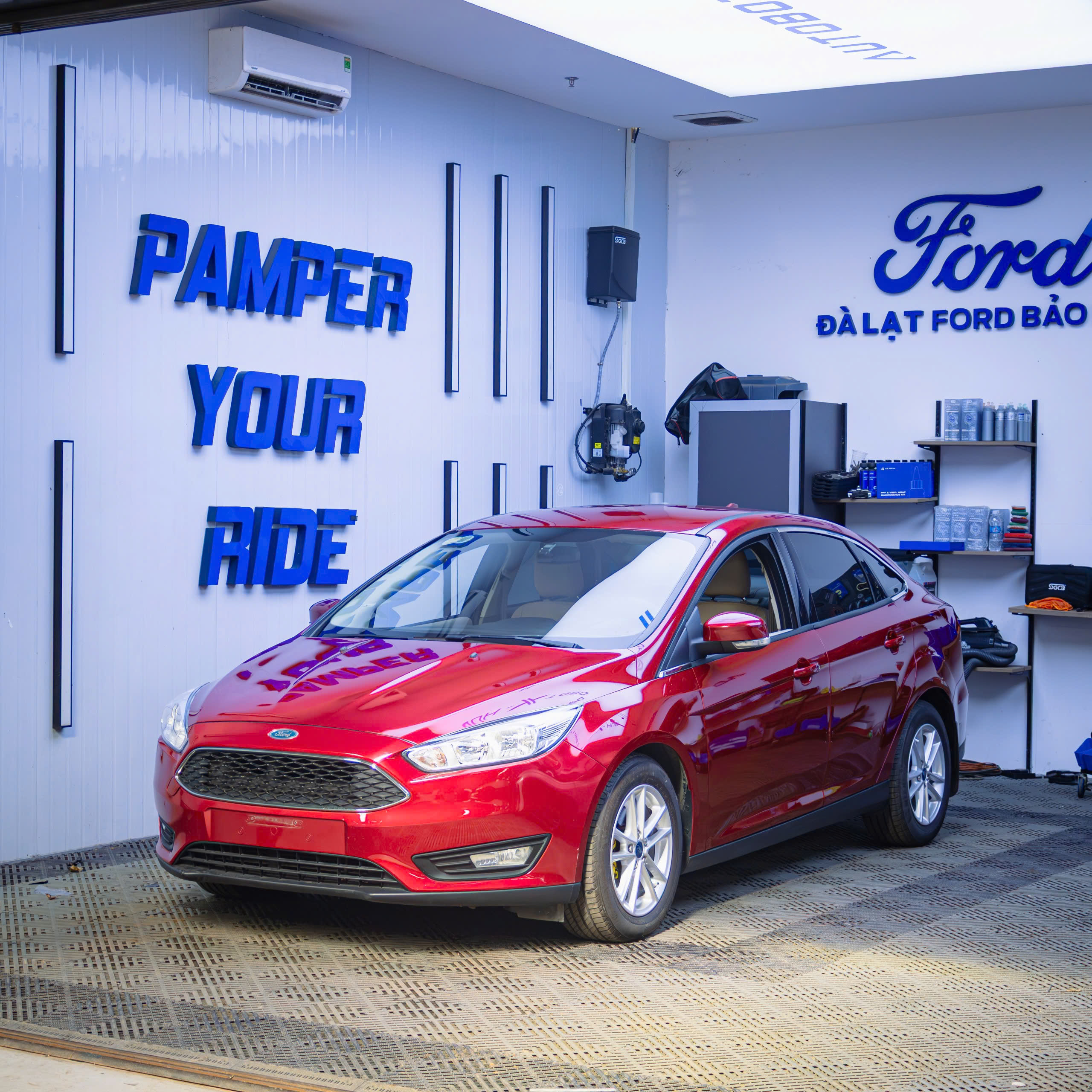 z7939325369737 a889232ecc07396024cef4612a29b0ef Ford Focus Trend 2019 Chỉ 379 Triệu