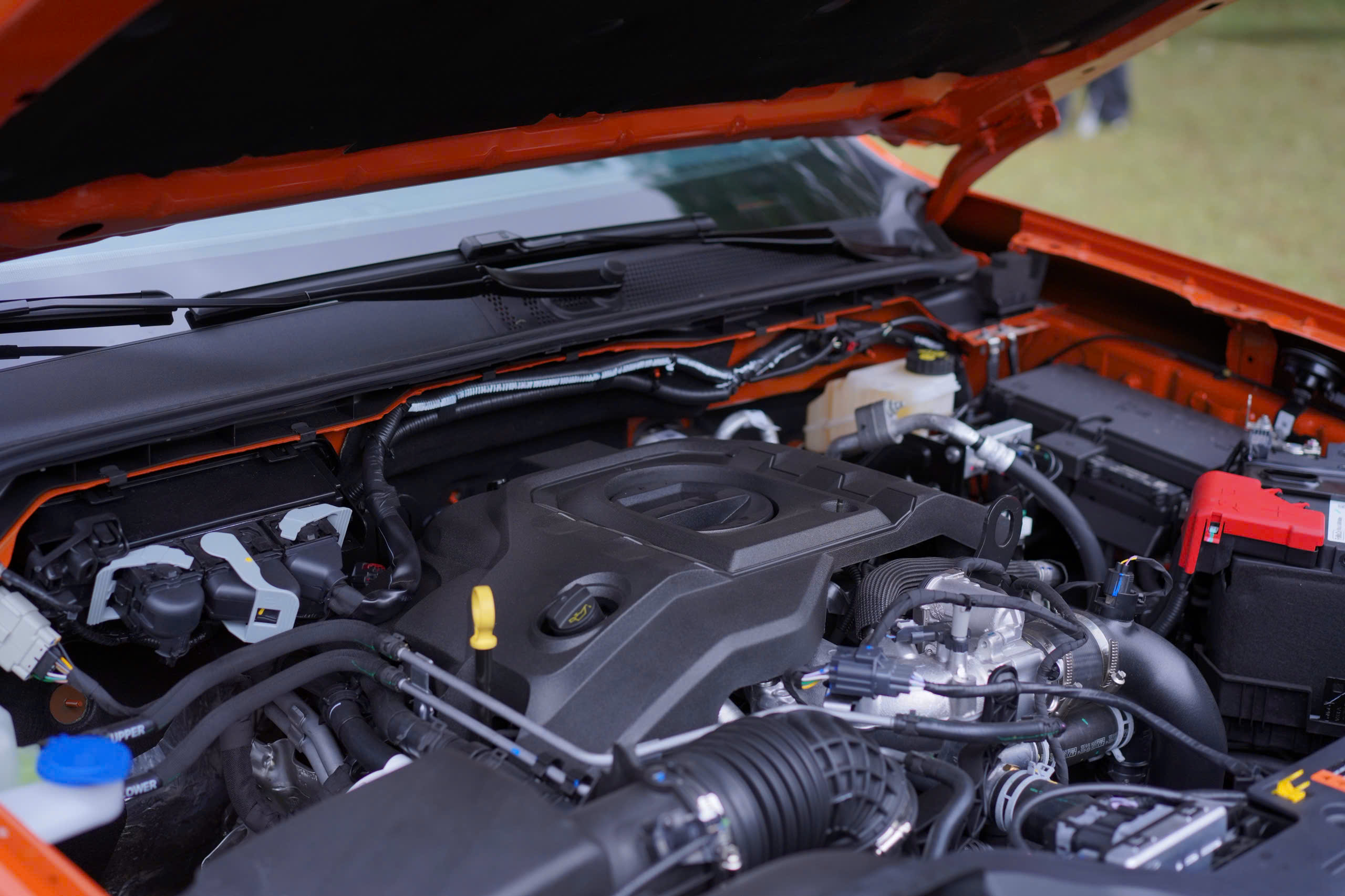 z8076775627025 aaecd785b242f856edab7f94b7cedd83 Ford Ranger Wildtrak V6 3.0L – Giá Bán, Đánh Giá & Trải Nghiệm Thực Tế 2026