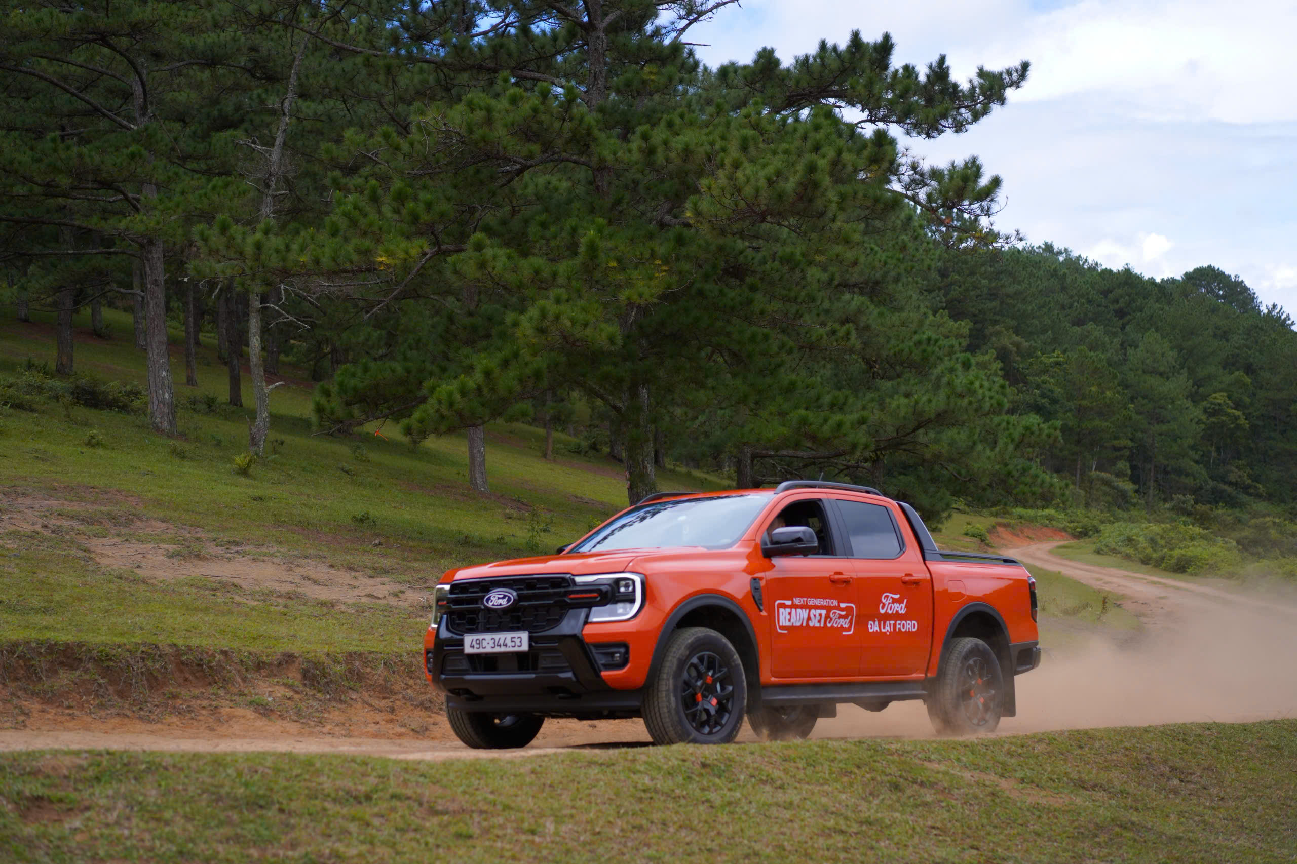 z8076775989042 67b7d5bb480133e4016d7c97c7edf5f7 Ford Ranger Wildtrak V6 3.0L – Giá Bán, Đánh Giá & Trải Nghiệm Thực Tế 2026